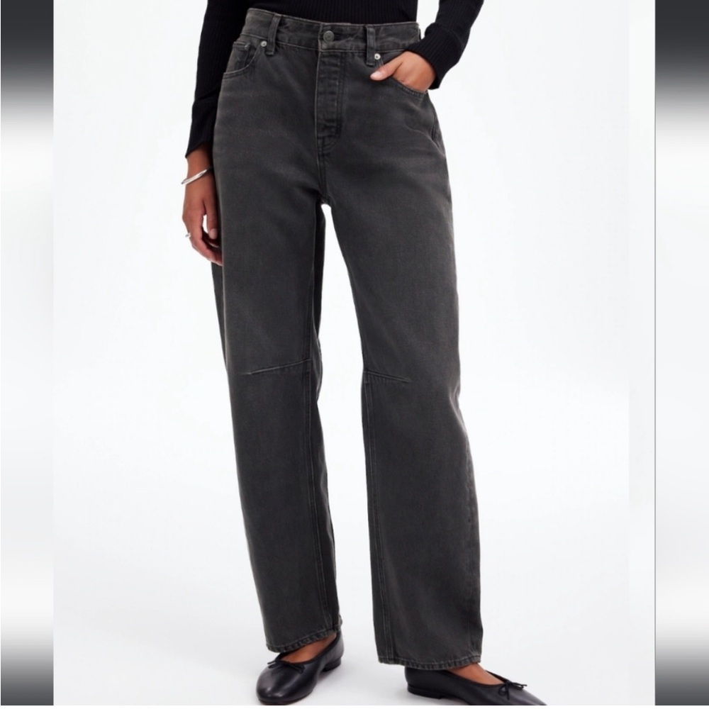 NWT Madewell The Darted Barrel Leg Jeans Black
Olenda Wash Rigid Size 28